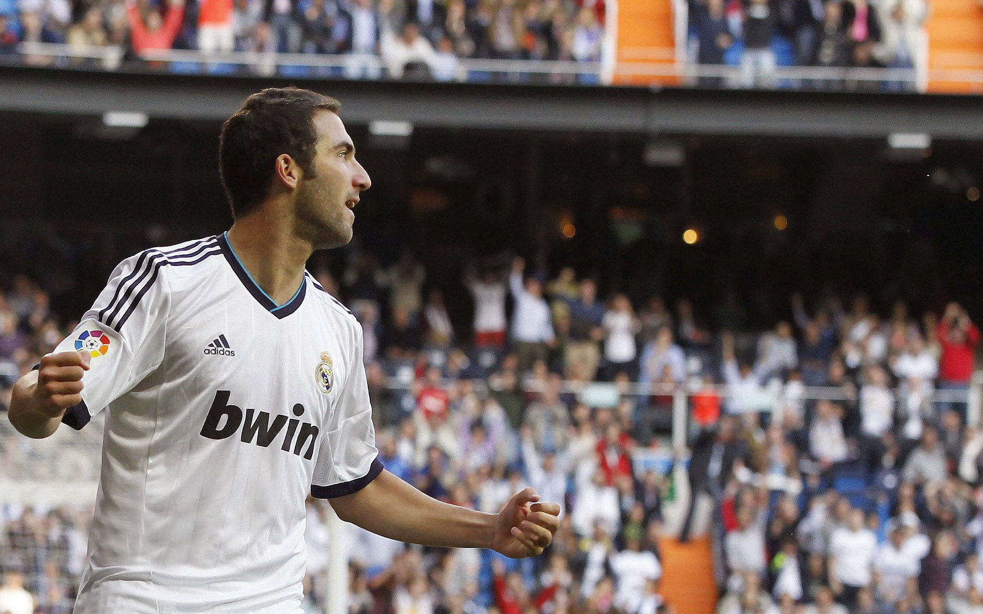 传奇足球巨星对决：全球体坛焦点，足球巨星传奇在线游戏