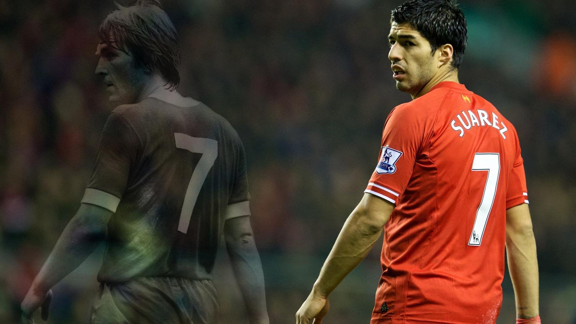 秘鲁队在足球比赛中取得里程碑式胜利，秘鲁队球员